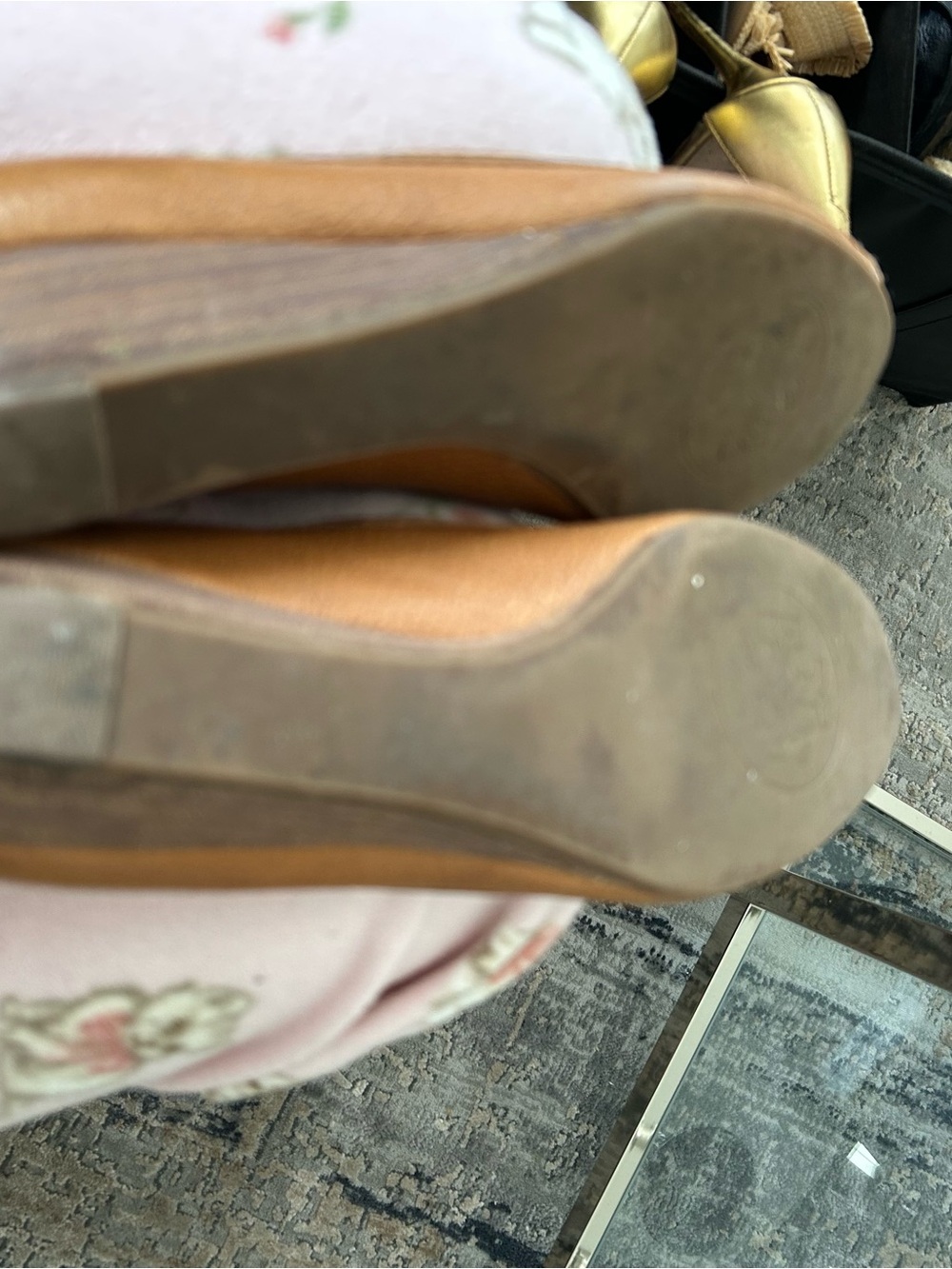Tory Burch Tan Brown Leather Peep-Toe Flats with Gold Logo - Picture 5 of 5